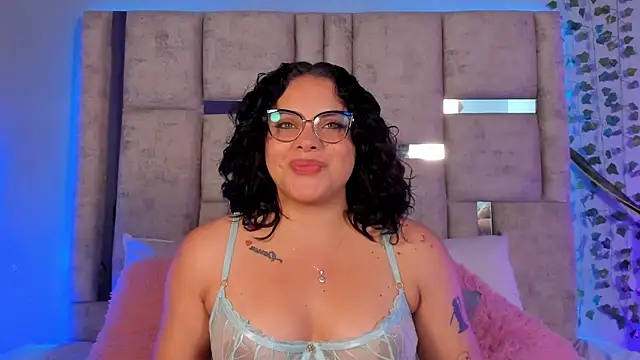 lunamartiinez online show from 02/05/25, 07:53