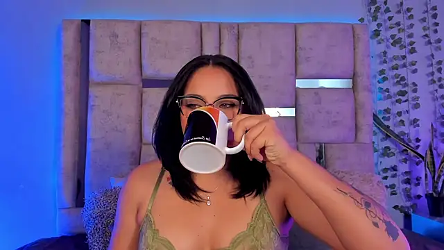 lunamartiinez online show from 02/09/25, 12:06