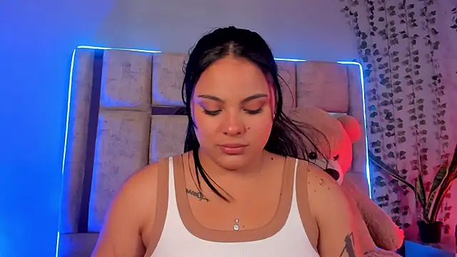 lunamartiinez online show from 02/11/25, 02:14