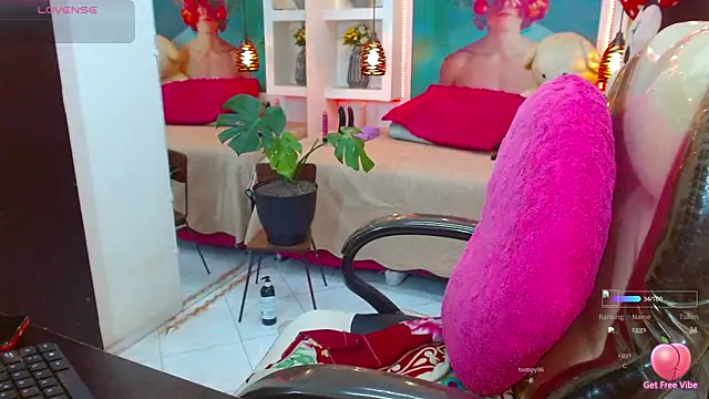 lorenapinto online show from 10/20/25, 01:28