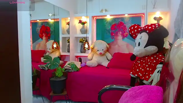 lorenapinto online show from 10/28/25, 01:31