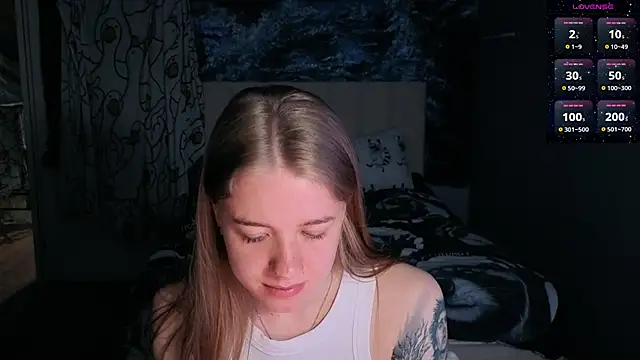 Snapshot of candy_maggie chatting on 05/16/26, 06:17 candy maggie online show from 05/16/26, 06:17