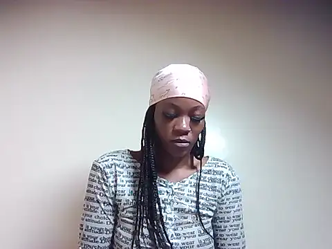 Snapshot of Creamy_candy17 chatting on 10/23/25, 12:32 Creamy candy17 online show from 10/23/25, 12:32