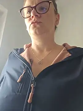 Snapshot of KristenVega chatting on 05/16/26, 06:32 KristenVega online show from 05/16/26, 06:32