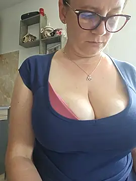 Snapshot of KristenVega chatting on 05/29/26, 11:30 KristenVega online show from 05/29/26, 11:30
