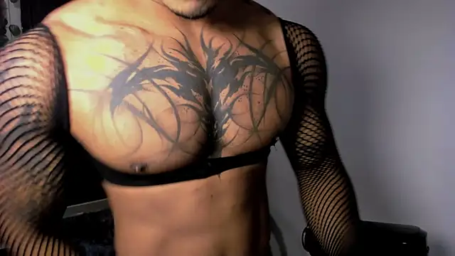 Snapshot of Young_laroi chatting on 02/22/25, 11:35 Young laroi online show from 02/22/25, 11:35