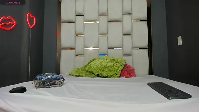 Snapshot of summer_lee_ chatting on 02/20/25, 02:46 summer lee online show from 02/20/25, 02:46