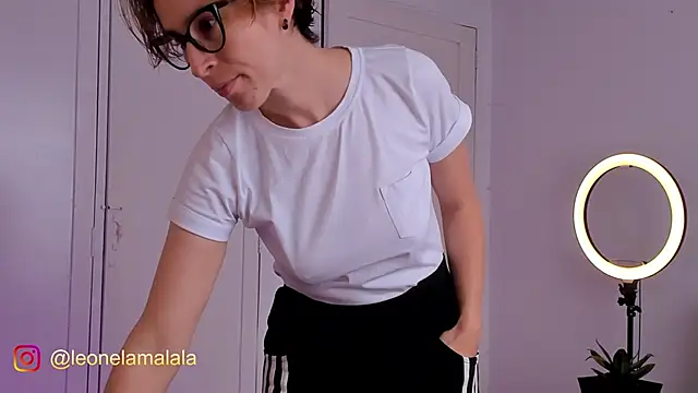 Snapshot of cuddlingbunny chatting on 11/03/25, 02:18 cuddlingbunny online show from 11/03/25, 02:18