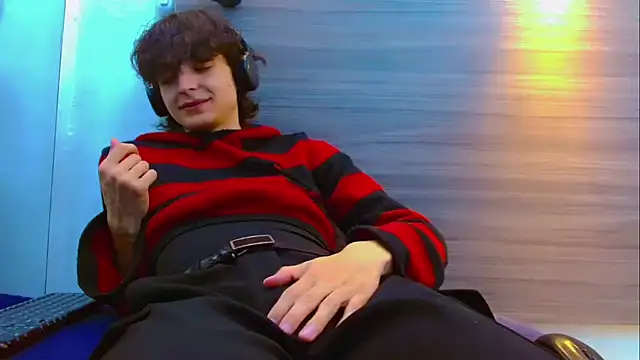 Snapshot of Sr_BonnyEthan chatting on 03/16/26, 01:04 Sr BonnyEthan online show from 03/16/26, 01:04