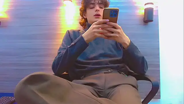 Snapshot of Sr_BonnyEthan chatting on 03/21/26, 01:05 Sr BonnyEthan online show from 03/21/26, 01:05