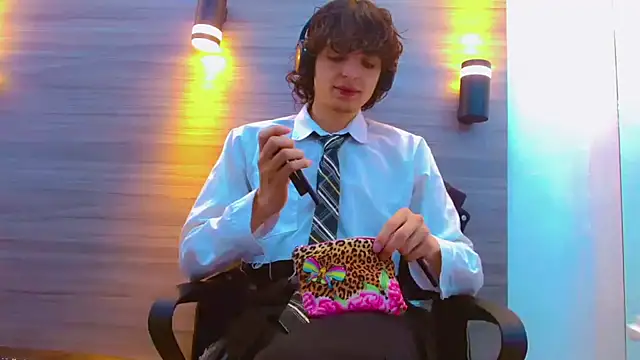 Snapshot of Sr_BonnyEthan chatting on 04/01/26, 01:01 Sr BonnyEthan online show from 04/01/26, 01:01