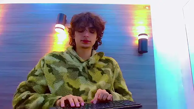 Snapshot of Sr_BonnyEthan chatting on 04/13/26, 12:54 Sr BonnyEthan online show from 04/13/26, 12:54