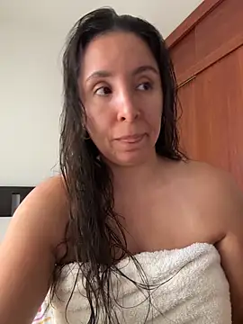 Snapshot of emely_sexx20 chatting on 05/18/26, 06:03 emely sexx20 online show from 05/18/26, 06:03