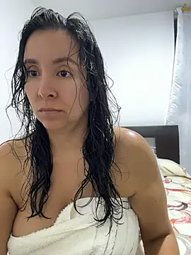 Snapshot of emely_sexx20 chatting on 07/01/26, 11:48 emely sexx20 online show from 07/01/26, 11:48