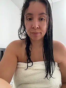 Snapshot of emely_sexx20 chatting on 07/04/26, 10:05 emely sexx20 online show from 07/04/26, 10:05