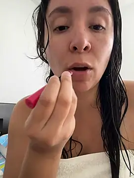 Snapshot of emely_sexx20 chatting on 07/18/26, 09:29 emely sexx20 online show from 07/18/26, 09:29