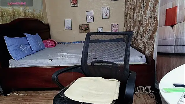 Snapshot of Lanian_99 chatting on 10/22/25, 10:59 Lanian 99 online show from 10/22/25, 10:59