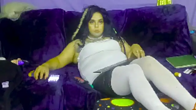 Snapshot of indica310 chatting on 03/08/25, 02:12 indica310 online show from 03/08/25, 02:12