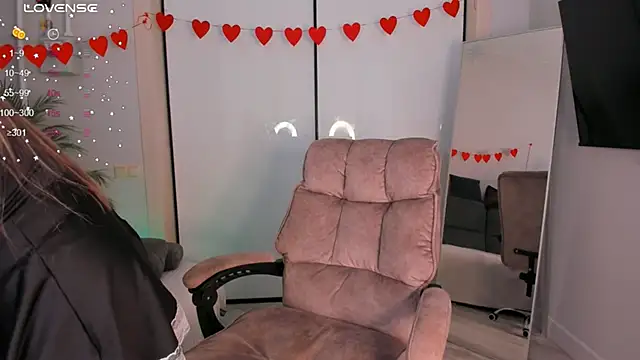 Snapshot of helen_ramsay chatting on 03/27/26, 02:06 helen ramsay online show from 03/27/26, 02:06