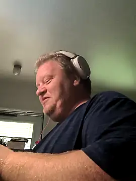 Snapshot of jrsexy83 chatting on 04/16/26, 12:06 jrsexy83 online show from 04/16/26, 12:06