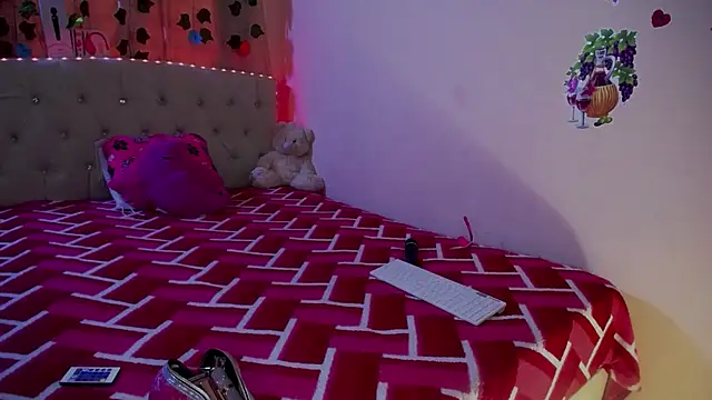 ashlei  online show from 12/08/24, 04:07