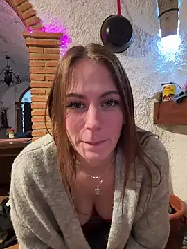 Snapshot of selenaluvv chatting on 12/14/24, 12:12 selenaluvv online show from 12/14/24, 12:12