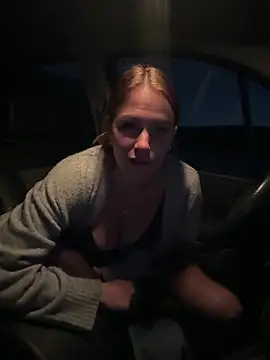 Snapshot of selenaluvv chatting on 12/23/24, 05:43 selenaluvv online show from 12/23/24, 05:43