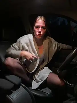 Snapshot of selenaluvv chatting on 12/26/24, 05:40 selenaluvv online show from 12/26/24, 05:40