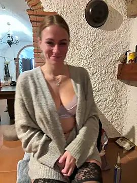 Snapshot of selenaluvv chatting on 12/29/24, 12:23 selenaluvv online show from 12/29/24, 12:23