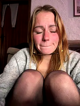 Snapshot of selenaluvv chatting on 12/20/25, 04:14 selenaluvv online show from 12/20/25, 04:14