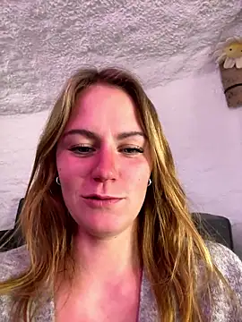 Snapshot of selenaluvv chatting on 01/09/26, 04:21 selenaluvv online show from 01/09/26, 04:21