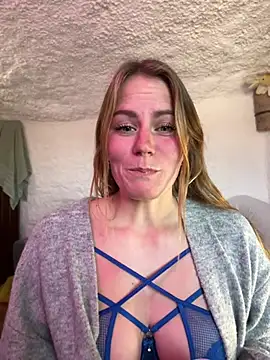 Snapshot of selenaluvv chatting on 01/11/26, 03:39 selenaluvv online show from 01/11/26, 03:39