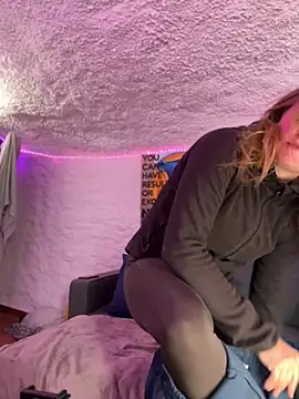 Snapshot of selenaluvv chatting on 03/08/26, 04:11 selenaluvv online show from 03/08/26, 04:11