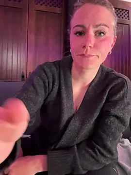 Snapshot of selenaluvv chatting on 04/04/26, 03:09 selenaluvv online show from 04/04/26, 03:09