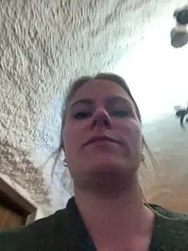 Snapshot of selenaluvv chatting on 04/20/26, 03:04 selenaluvv online show from 04/20/26, 03:04