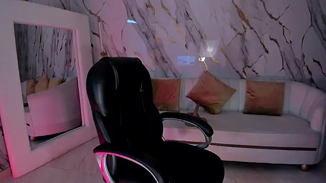 AlessaRomero online show from 11/05/25, 07:47