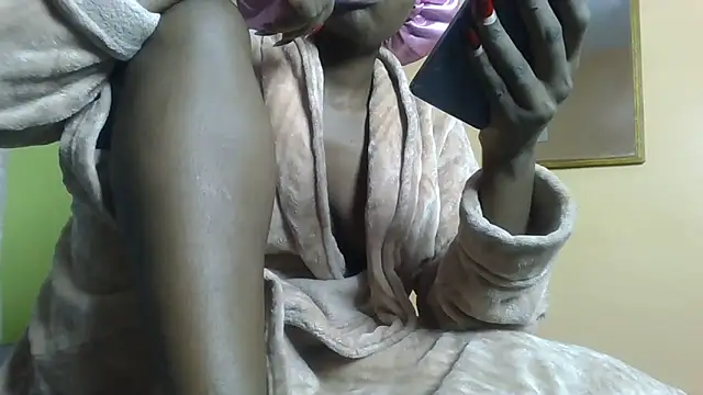 Snapshot of Fine_assie chatting on 04/17/26, 07:28 Fine assie online show from 04/17/26, 07:28