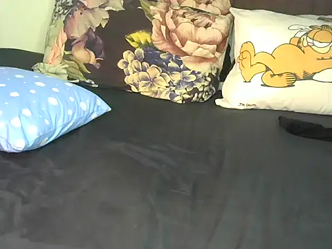 Snapshot of Bella_cute01 chatting on 10/21/25, 10:49 Bella cute01 online show from 10/21/25, 10:49