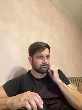 Snapshot of MaeltraJoy chatting on 10/17/25, 03:03 MaeltraJoy online show from 10/17/25, 03:03