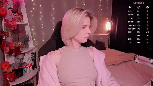 Snapshot of enigma_mia chatting on 10/11/25, 09:30 enigma mia online show from 10/11/25, 09:30