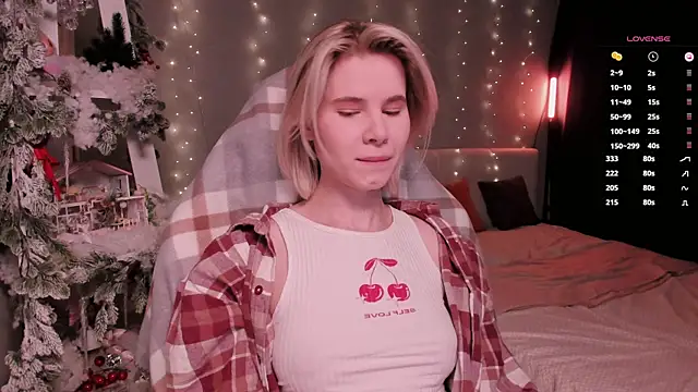 Snapshot of enigma_mia chatting on 12/21/25, 11:17 enigma mia online show from 12/21/25, 11:17