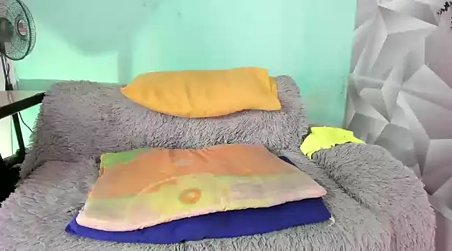 Snapshot of krityn_12 chatting on 12/17/24, 05:26 krityn 12 online show from 12/17/24, 05:26