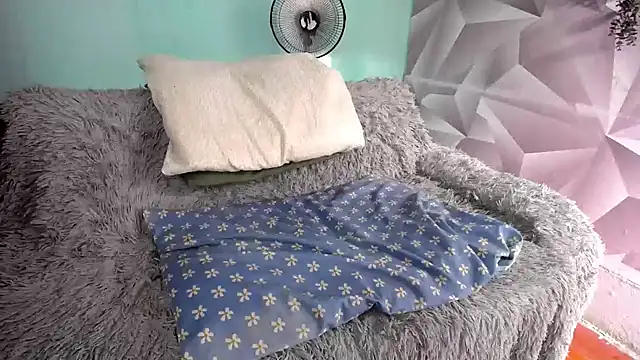 Snapshot of krityn_12 chatting on 09/20/25, 12:06 krityn 12 online show from 09/20/25, 12:06