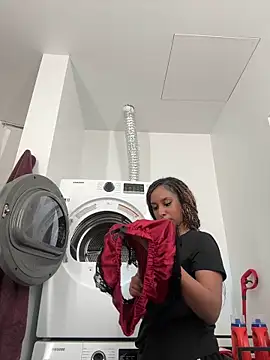 Snapshot of Your_Paris chatting on 10/25/25, 06:13 Your Paris online show from 10/25/25, 06:13