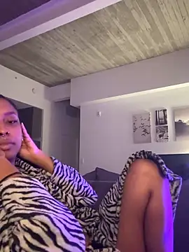 Snapshot of Your_Paris chatting on 11/15/25, 10:56 Your Paris online show from 11/15/25, 10:56