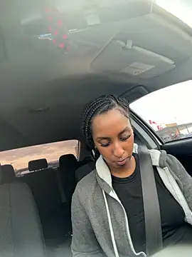 Snapshot of Your_Paris chatting on 11/18/25, 06:34 Your Paris online show from 11/18/25, 06:34