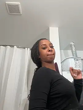 Snapshot of Your_Paris chatting on 11/27/25, 03:14 Your Paris online show from 11/27/25, 03:14