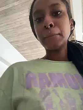 Snapshot of Your_Paris chatting on 12/01/25, 07:30 Your Paris online show from 12/01/25, 07:30