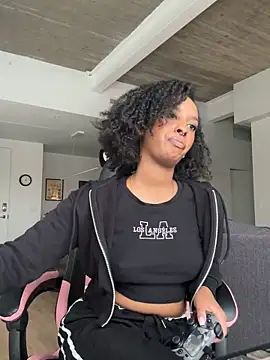 Your Paris online show from 12/17/25, 06:03