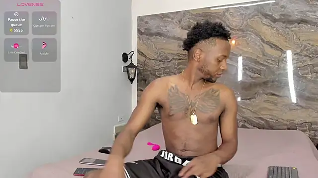 Snapshot of kaleb_violeta_1 chatting on 11/15/25, 03:59 kaleb violeta 1 online show from 11/15/25, 03:59